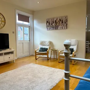 City Link - Mapperley Park Penthouse - Free Parking,tram&bus,hswifi,7ppl By Kp Apartment