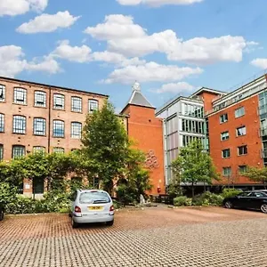 Charming 2 Bed In Centre Of Apartment