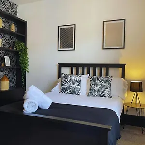 The Church House - 3 Bedroom House + Free Parking Holiday home