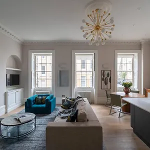 https://russell-house-suites-bath.tophotelsbath.com